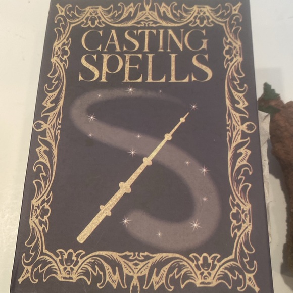 NWT & Vintage Set of Heavy Resin Cat figure, Tombstone, and “Casting Spells” box - Picture 5 of 6